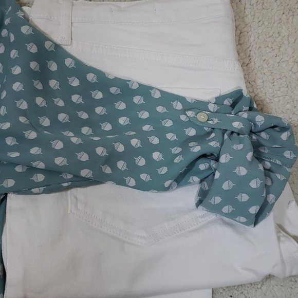 3💝 for $25 Loft Outlet Button Down Blouse - Picture 3 of 9